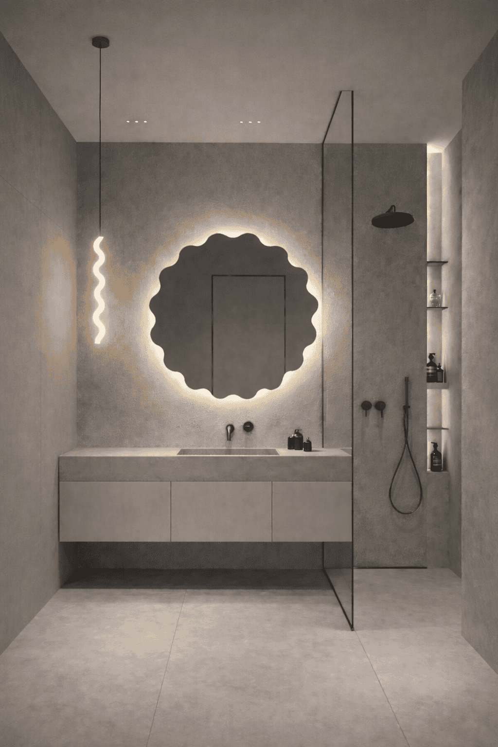 Minimalistyczna łazienka w neutralnych kolorach, podświetlane okrągłe lustro Falowane Fiore LED nad pływającą umywalką, nowoczesne oświetlenie wiszące, deszczownica ze szklanymi ściankami i wbudowane półki na przybory toaletowe.